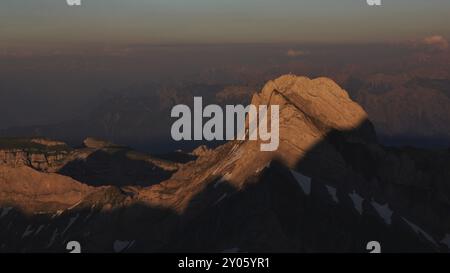 Picco luminoso del Monte Altmann, Appenzell Canton. Vista del tramonto dal Monte Santis, Svizzera, Europa Foto Stock