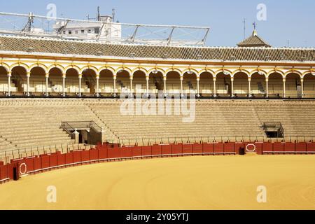 Plaza de toros de la Real Maestranza de Caballeria de Sevilla o semplicemente Plaza de Toros di Siviglia è l'arena più antica della Spagna. E' stato costruito in sto Foto Stock