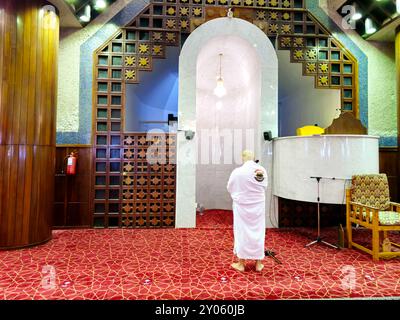 Mecca, Arabia Saudita, 12 giugno 2024: L'interno di Masjid al-Taneem, moschea di Aisha, a circa 8 chilometri da Kaaba, è un confine del Ḥaram, lì Foto Stock