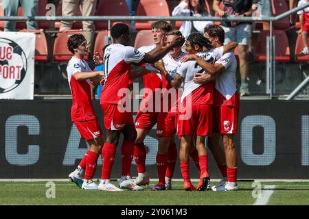 Utrecht, Paesi Bassi. 1 settembre 2024. UTRECHT, PAESI BASSI - 1 SETTEMBRE: I giocatori dell'Utrecht festeggiano dopo aver segnato in una partita olandese in Eredivisie tra FC Utrecht e FC Twente allo Stadion Galgenwaard il 1° settembre 2024 a Utrecht, Paesi Bassi. (Foto di Ben Gal/Orange Pictures) credito: dpa/Alamy Live News Foto Stock