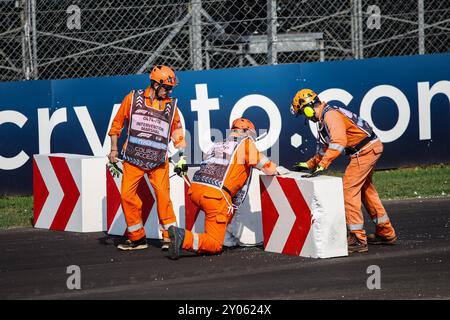 Monza, Italia. 1 settembre 2024. marshall, commissaire de piste, durante l'undicesima prova del Campionato FIA di Formula 2 2024 dal 30 agosto al 1 settembre 2024 sull'autodromo Nazionale Monza, a Monza, Italia Credit: Independent Photo Agency/Alamy Live News Foto Stock