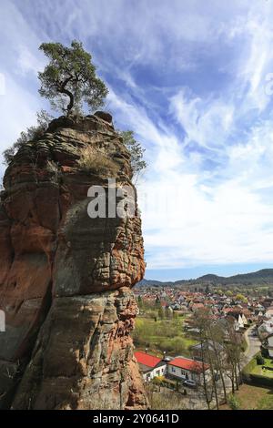 Lo Schillerfelsen è una vista straordinaria nel Dahner Felsenland Foto Stock