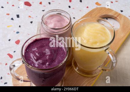 Scultura, torta, caffetteria, formaggio, cioccolato, carote, macaron, antipasto, limone, pompelmo, omija, dalgona, yogurt, mirtillo, citrona, fragole, frappe, Oreo Foto Stock