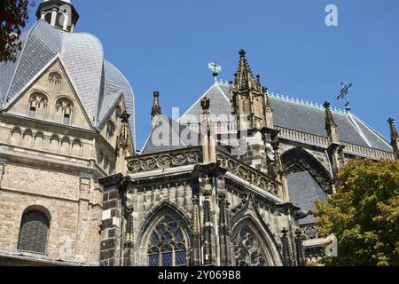 La cattedrale di Aquisgrana, nota anche come cattedrale imperiale o chiesa reale di Santa Maria ad Aquisgrana, fu consacrata nel 805 da papa Leone III in onore della Vergine Foto Stock