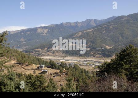 Vista dal Dzomg nella valle, Bumthang, Bhutan, Asia Foto Stock