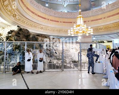 La Mecca, Arabia Saudita, 6 giugno 2024: Colline SAFA e Marwah, due piccole montagne ora situate nella Masjid al Haram nella Mecca, i musulmani tornano indietro e indietro Foto Stock