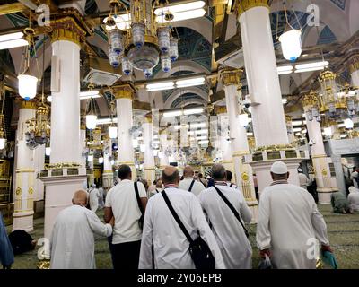 Medina, Arabia Saudita, giugno 27 2024: Al Rawdah al Sharefa o Giardino Sacro, l'area tra la tomba del profeta Maometto e il suo pulpito, al-Rawdah al-Shar Foto Stock