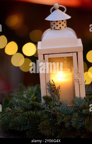 Lanterna al mercatino di Natale Foto Stock