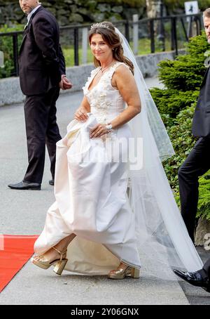 Geiranger, Norwegen. 31 agosto 2024. Geiranger, Norvegia 3108-2024 la Principessa Märtha Louise saluta la folla all'Union Hotel di Geiranger credito: Albert Nieboer Netherlands OUT Point de Vue OUT/dpa/Alamy Live News Foto Stock