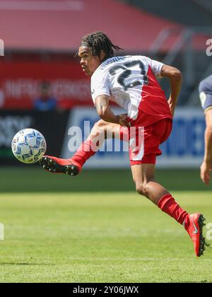 Utrecht, Paesi Bassi. 1 settembre 2024. UTRECHT, PAESI BASSI - 1 SETTEMBRE: Alonzo Engwanda dell'Utrecht fa un passaggio durante una partita olandese in Eredivisie tra FC Utrecht e FC Twente allo Stadion Galgenwaard il 1° settembre 2024 a Utrecht, Paesi Bassi. (Foto di Ben Gal/Orange Pictures) credito: dpa/Alamy Live News Foto Stock