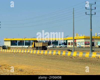 Makkah Madinah Road, Arabia Saudita, giugno 25 2024: Petrolat FUEL Station, fondata nel 2014 per entrare nel mercato saudita dopo studi sul mercato dei carburanti e. Foto Stock