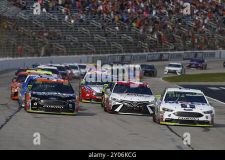 4 novembre 2018, ft. Worth, Texas, Stati Uniti: Kurt Busch (41) combatte per la posizione durante la AAA Texas 500 al Texas Motor Speedway in F Foto Stock