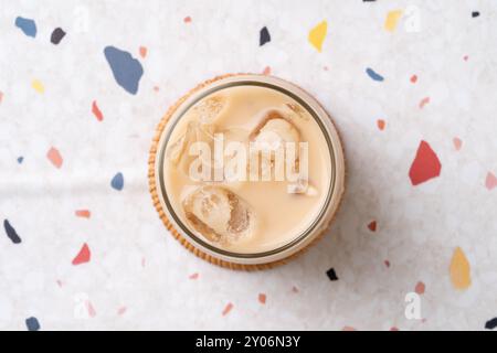 Caffetteria, macaron, portoghese, crostata d'uovo, patate, burro ang, cioccolato, Oreo, crèmebre, maiale, panna montata, croiffle, croissant, waffle, americano, c Foto Stock