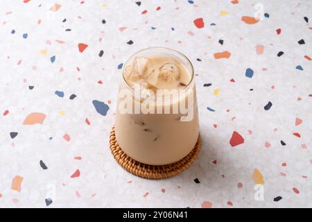 Caffetteria, macaron, portoghese, crostata d'uovo, patate, burro ang, cioccolato, Oreo, crèmebre, maiale, panna montata, croiffle, croissant, waffle, americano, c Foto Stock