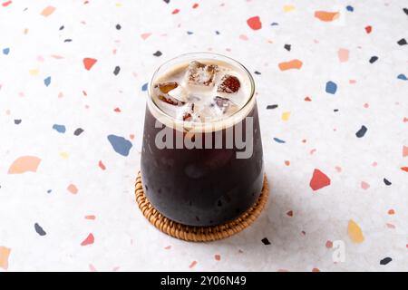 Caffetteria, macaron, portoghese, crostata d'uovo, patate, burro ang, cioccolato, Oreo, crèmebre, maiale, panna montata, croiffle, croissant, waffle, americano, c Foto Stock