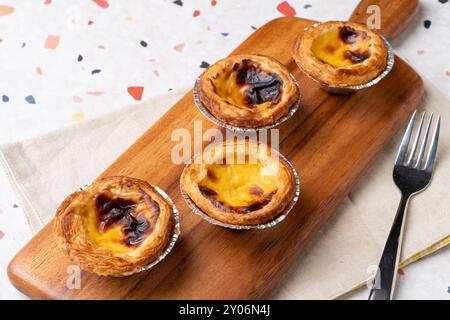 Caffetteria, macaron, portoghese, crostata d'uovo, patate, burro ang, cioccolato, Oreo, crèmebre, maiale, panna montata, croiffle, croissant, waffle, americano, c Foto Stock