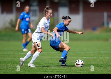 St. Leon Rot, Germania. 1 settembre 2024. v.li.: Pia Züfle (KSC, 28), Sara Sahiti (STG II, 10), Zweikampf, Spielszene, Duell, duello, tackle, tackle, Dynamik, azione, Aktion, 01.09.2024, St. Leon-Rot (Deutschland), Fussball, Regionalliga Süd, TSG 1899 HOFFENHEIM U20 - KARLSRUHER SC, LE NORMATIVE DFB/DFL VIETANO QUALSIASI USO DI FOTOGRAFIE COME SEQUENZE DI IMMAGINI E/O QUASI-VIDEO. Credito: dpa/Alamy Live News Foto Stock