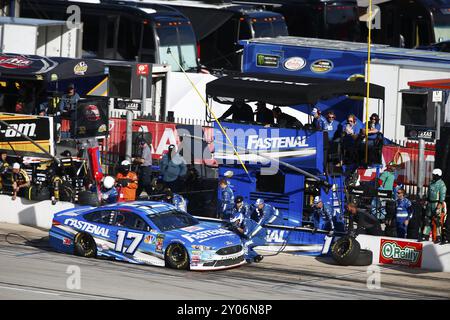 4 novembre 2018, ft. Worth, Texas, Stati Uniti: Ricky Stenhouse, Jr (17) scende lungo la pit Road per il servizio durante l'AAA Texas 500 al Texas Motor Speedway in Foto Stock