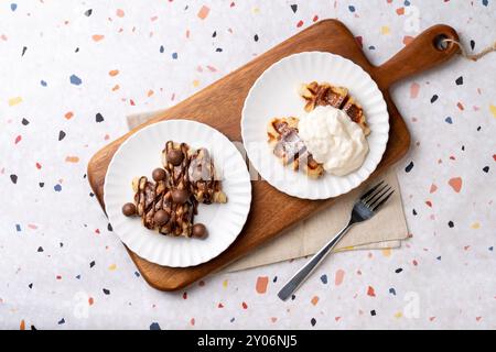 Caffetteria, macaron, portoghese, crostata d'uovo, patate, burro ang, cioccolato, Oreo, crèmebre, maiale, panna montata, croiffle, croissant, waffle, americano, c Foto Stock