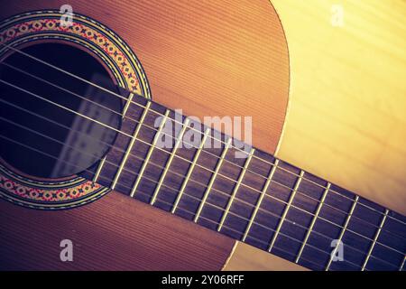 Spaccato di una chitarra classica corpus e stringhe, primo piano Foto Stock