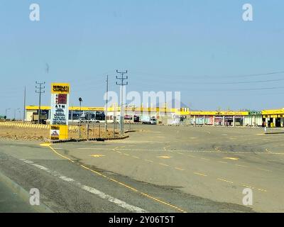 Makkah Madinah Road, Arabia Saudita, giugno 25 2024: Petrolat FUEL Station, fondata nel 2014 per entrare nel mercato saudita dopo studi sul mercato dei carburanti e. Foto Stock