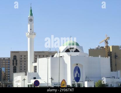 Medina, Arabia Saudita, giugno 27 2024: Moschea Masjid Bilal ibn Rabah, situata a circa 500 metri a sud di Masjid Nabawi, la moschea profeta di Madinah, nome Foto Stock