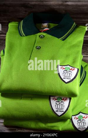 Cairo, Egitto, 16 agosto 2024: Uniforme da scuola di Farag per la scuola Fatma al Zahra, un'uniforme indossata dagli studenti principalmente per una scuola o altro Foto Stock