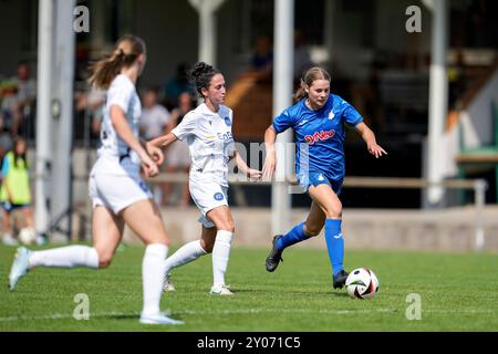 St. Leon Rot, Germania. 1 settembre 2024. v.li.: Anne Beck (KSC, 22), Selina Häfele (KSC, 19), Charlotte Waibel (STG II, 26), Zweikampf, Spielszene, Duell, duello, tackle, tackle, Dynamik, azione, Aktion, 01.09.2024, St. Leon-Rot (Deutschland), Fussball, Regionalliga Süd, TSG 1899 HOFFENHEIM U20 - KARLSRUHER SC, LE NORMATIVE DFB/DFL VIETANO QUALSIASI USO DI FOTOGRAFIE COME SEQUENZE DI IMMAGINI E/O QUASI-VIDEO. Credito: dpa/Alamy Live News Foto Stock