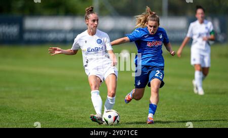 St. Leon Rot, Germania. 1 settembre 2024. v.li.: Pia Züfle (KSC, 28), Napsugar Sinka (STG II, 23), Zweikampf, Spielszene, Duell, duello, tackle, tackle, Dynamik, azione, Aktion, 01.09.2024, St. Leon-Rot (Deutschland), Fussball, Regionalliga Süd, TSG 1899 HOFFENHEIM U20 - KARLSRUHER SC, LE NORMATIVE DFB/DFL VIETANO QUALSIASI USO DI FOTOGRAFIE COME SEQUENZE DI IMMAGINI E/O QUASI-VIDEO. Credito: dpa/Alamy Live News Foto Stock