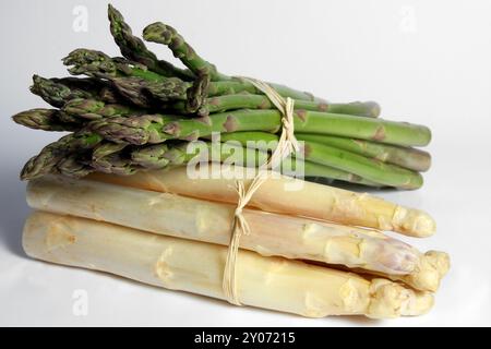 Asparagi freschi Foto Stock