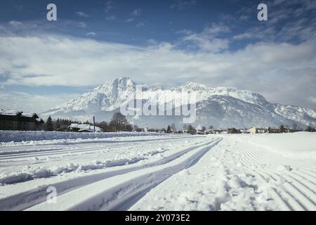 Piste da sci di fondo in Austria, bellissimo paesaggio di montagna Foto Stock