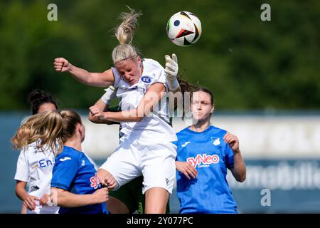 St. Leon Rot, Germania. 1 settembre 2024. Torschützin Melissa Zweigner-Genzer (KSC, 10) erzielt das Tor zum 4:3, Treffer, Torerfolg, highlight, azione, Aktion, Spielszene, im Strafraum, Strafraumszene, 01.09.2024, St. Leon-Rot (Deutschland), Fussball, Regionalliga Süd, TSG 1899 Hoffenheim U20 - Karlsruher SC, LE NORMATIVE DFB/DFL VIETANO QUALSIASI USO DI FOTOGRAFIE COME SEQUENZE DI IMMAGINI E/O QUASI-VIDEO. Credito: dpa/Alamy Live News Foto Stock