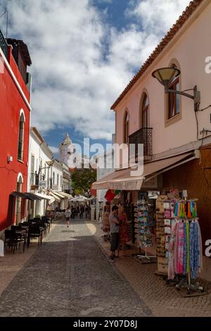 Vicolo nella città vecchia di Lagos, Algarve, Portogallo, Europa Foto Stock