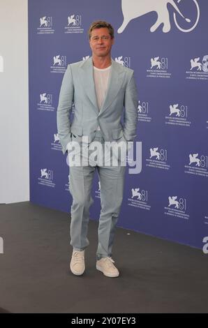 Venezia, Italia. 1 settembre 2024. VENEZIA, ITALIA - 01 SETTEMBRE: Brad Pitt partecipa alla photocall "Wolfs" durante la 81a Mostra Internazionale d'Arte cinematografica di Venezia al Palazzo del Casino il 1° settembre 2024 a Venezia, Italia Credit: Matteo Chinellato/Alamy Live News Credit: Matteo Chinellato/Alamy Live News Foto Stock