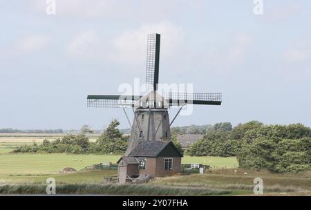 Un bellissimo vecchio mulino storico, con quattro ali, Un bellissimo mulino storico, con quattro ali Foto Stock