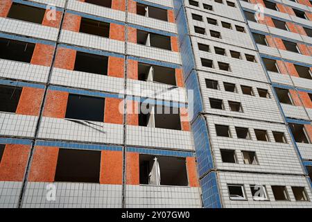 Demolizione di un edificio residenziale a Magdeburgo Foto Stock