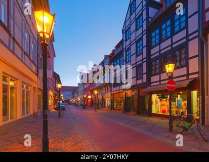 Città vecchia di Goettingen nell'ora blu, bassa Sassonia, Germania, Europa Foto Stock