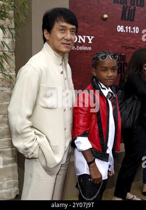 Jackie Chan e Jaden Smith alla prima di Los Angeles di "The Karate Kid" tenutasi al Mann Village Theater di Westwood, USA il 7 giugno 2010 Foto Stock