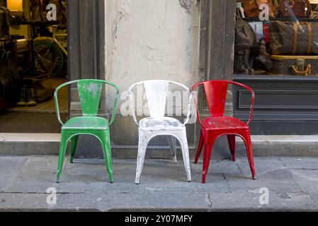 Sedie nei colori nazionali, Firenze, Italia, Europa Foto Stock