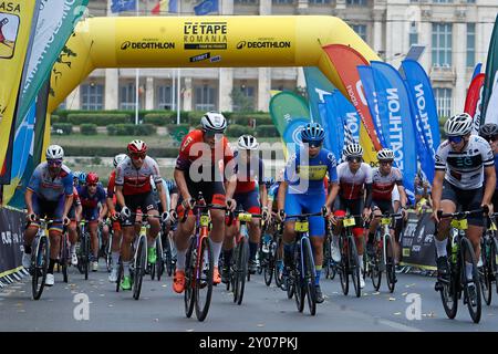 Bucarest, Romania. 1 settembre 2024. I ciclisti iniziano durante l'evento ciclistico l'Etape Romania by Tour de France a Bucarest, Romania, 1 settembre 2024. Crediti: Cristian Cristel/Xinhua/Alamy Live News Foto Stock