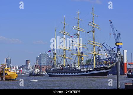 Europa, Germania, Amburgo, Elba, Vista sull'Elba fino al St. Pauli Landungsbruecken, barque a quattro alberi Kruzenshtern, Amburgo, Amburgo, Rep. Federale Foto Stock