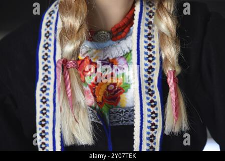 Broek a Waterland, Paesi Bassi. Febbraio 2023. Collana tradizionale olandese per signore e signori Foto Stock