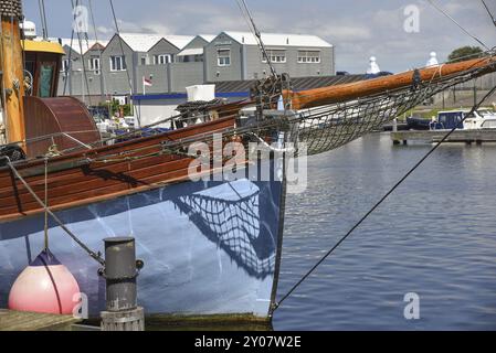 Den Helder, Paesi Bassi. Luglio 2022. Un vecchio peschereccio a strascico nel porto di Den Helder Foto Stock