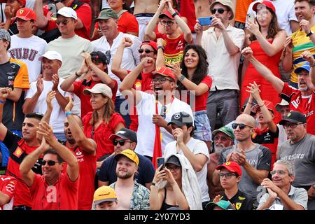 Monza, Italia. 1 settembre 2024. Atmosfera da circuito - tifosi in tribuna. 01.09.2024. Campionato del mondo di formula 1, Rd 16, Gran Premio d'Italia, Monza, Italia, giorno della gara. Il credito fotografico dovrebbe essere: XPB/Alamy Live News. Foto Stock
