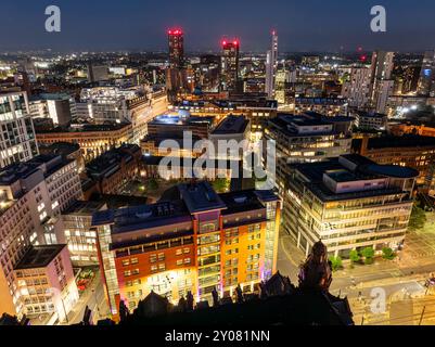 Immagine aerea dello skyline di Manchester di notte Foto Stock