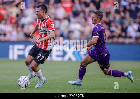 Eindhoven, Paesi Bassi. 1 settembre 2024. EINDHOVEN, PAESI BASSI - 1 SETTEMBRE: Hirving Lozano del PSV corre con il pallone durante una partita olandese Eredivisie tra il PSV e Go Ahead Eagles al Philips Stadion il 1° settembre 2024 a Eindhoven, Paesi Bassi. (Foto di Broer van den Boom/Orange Pictures) credito: dpa/Alamy Live News Foto Stock