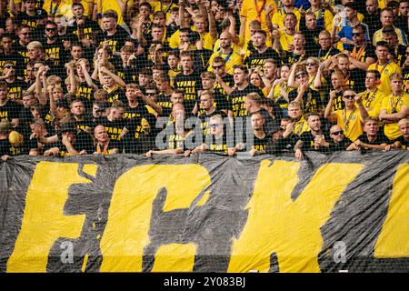 Danimarca. 1 settembre 2024. I tifosi del Broendby IF prima del 3F Superliga match tra FC Copenhagen e Broendby IF al Parken di Copenaghen, domenica 1 settembre 2024. (Foto: Mads Claus Rasmussen/Ritzau Scanpix) credito: Ritzau/Alamy Live News Foto Stock