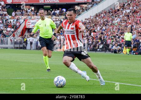 Eindhoven, Paesi Bassi. 1 settembre 2024. EINDHOVEN, PAESI BASSI - 1 SETTEMBRE: Hirving Lozano del PSV corre con il pallone durante una partita olandese Eredivisie tra il PSV e Go Ahead Eagles al Philips Stadion il 1° settembre 2024 a Eindhoven, Paesi Bassi. (Foto di Broer van den Boom/Orange Pictures) credito: dpa/Alamy Live News Foto Stock