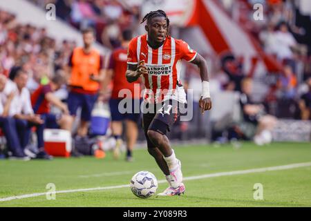 Eindhoven, Paesi Bassi. 1 settembre 2024. EINDHOVEN, PAESI BASSI - 1 SETTEMBRE: Johan Bakayoko del PSV corre con il pallone durante una partita olandese Eredivisie tra il PSV e il Go Ahead Eagles al Philips Stadion il 1° settembre 2024 a Eindhoven, Paesi Bassi. (Foto di Broer van den Boom/Orange Pictures) credito: dpa/Alamy Live News Foto Stock