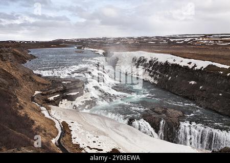 Vista panoramica della potente cascata Gullfoss, Islanda, Europa Foto Stock